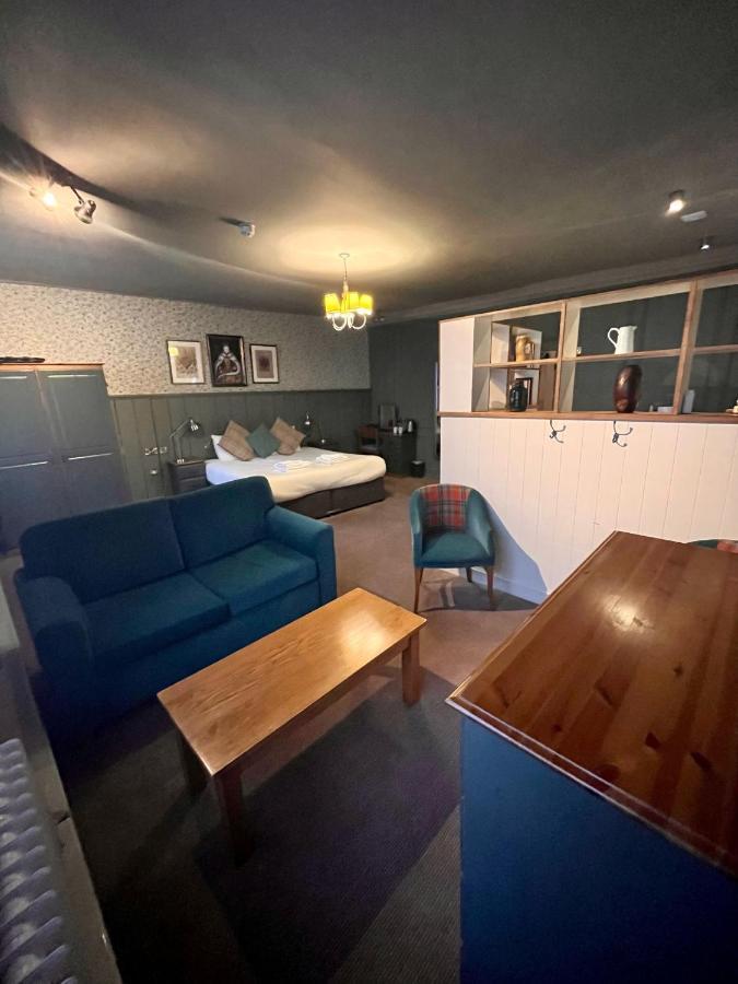 The Ostrich Inn Colnbrook London Heathrow Слау Экстерьер фото