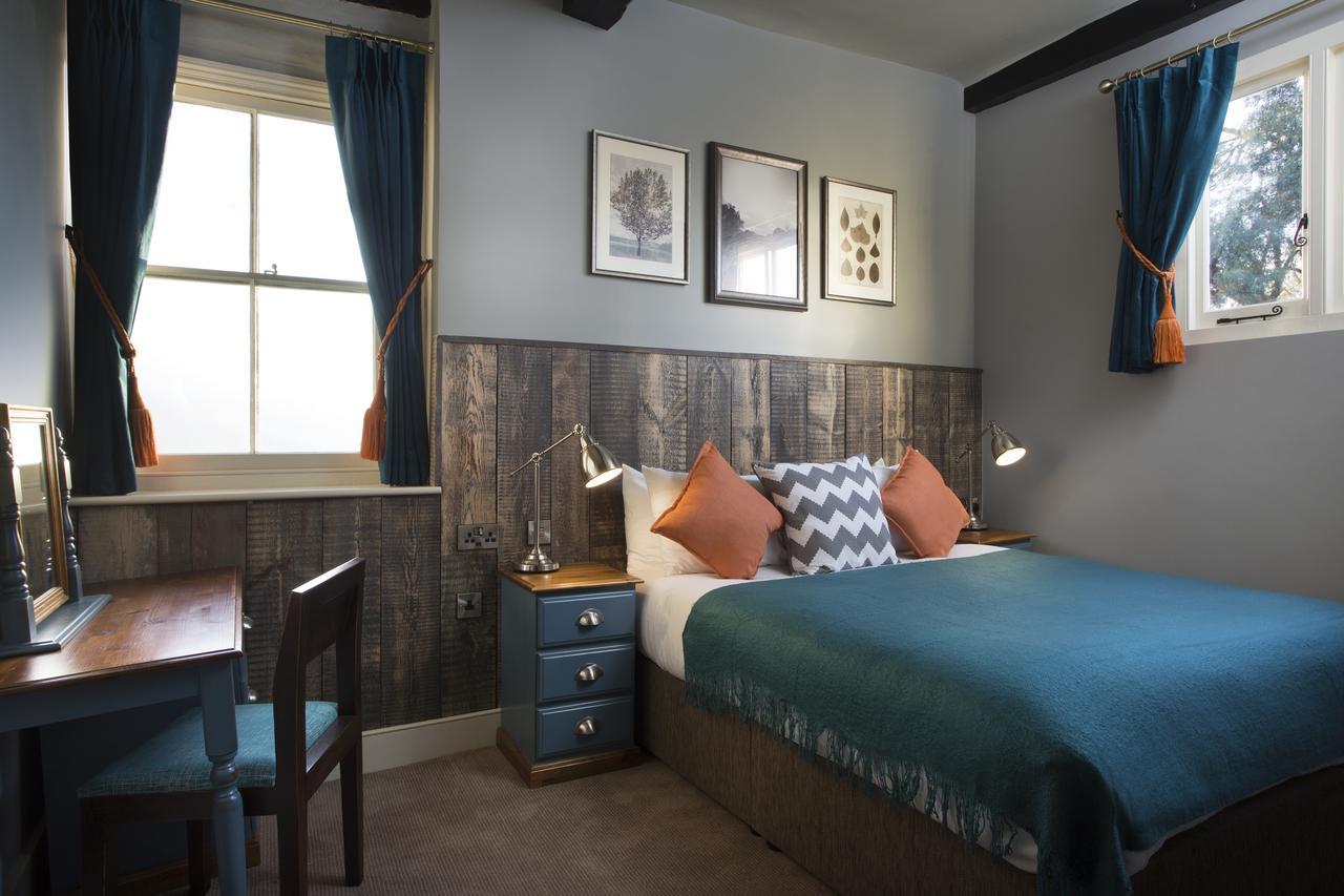The Ostrich Inn Colnbrook London Heathrow Слау Экстерьер фото