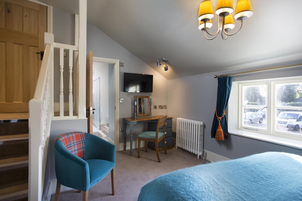 The Ostrich Inn Colnbrook London Heathrow Слау Экстерьер фото